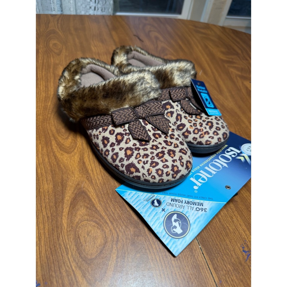 Isotoner Womens Cheetah Print Memory Foam Clog Slippers Faux Fur Size 6.5-7 NEW